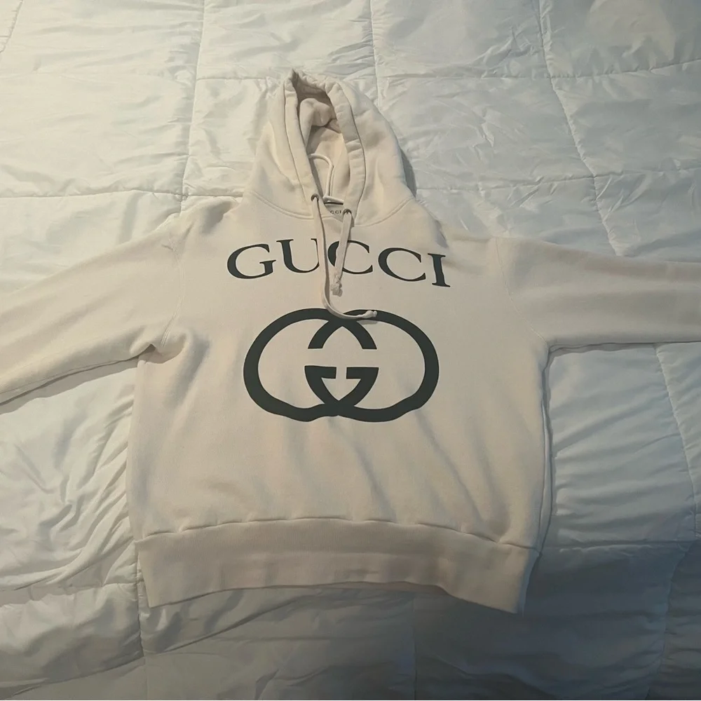Gucci - Picture 1 of 2